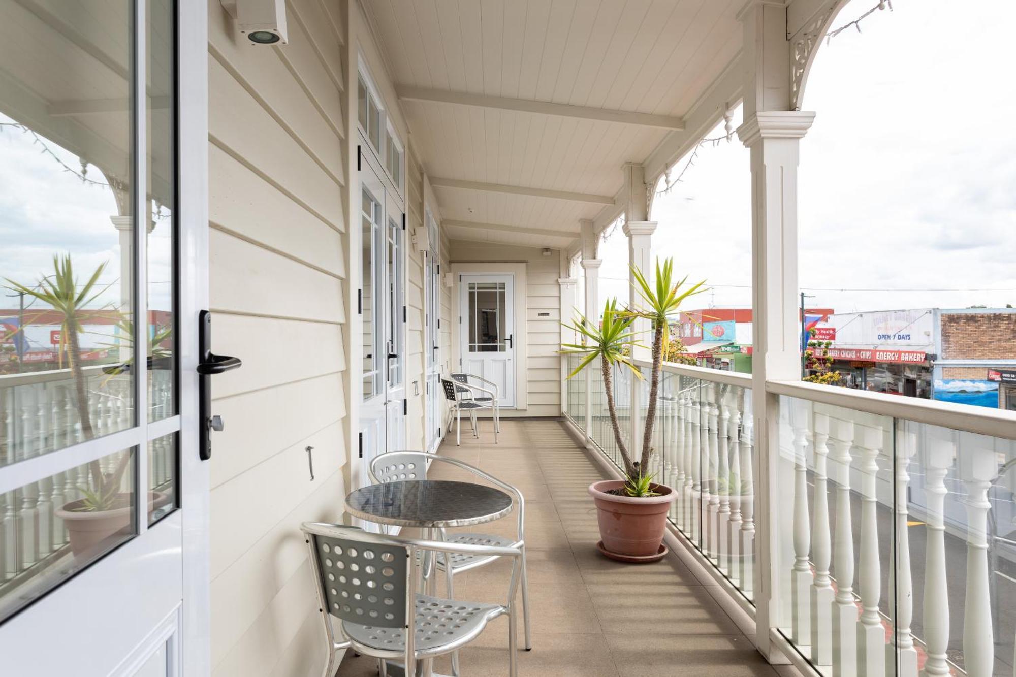 Tuakau Hotel Extérieur photo