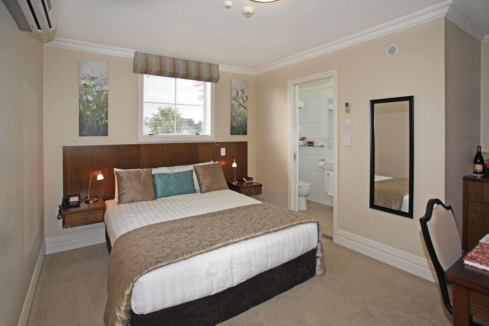 Tuakau Hotel Extérieur photo
